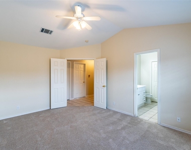 2604 Peach Tree Ln - Photo Thumbnail 11