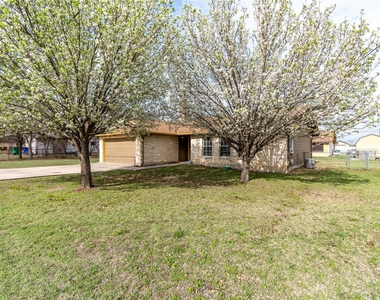 2604 Peach Tree Ln - Photo Thumbnail 14