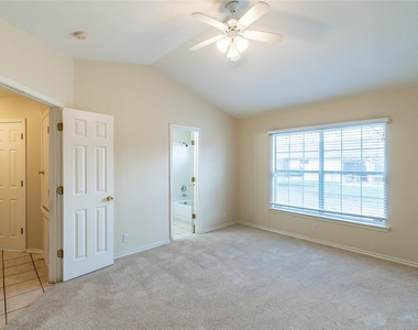 2604 Peach Tree Ln - Photo Thumbnail 10