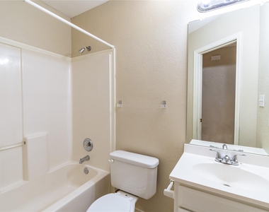 2604 Peach Tree Ln - Photo Thumbnail 6