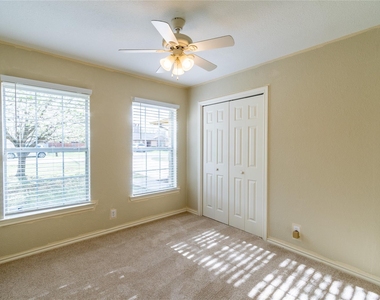 2604 Peach Tree Ln - Photo Thumbnail 4
