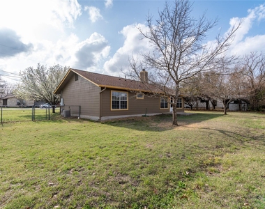 2604 Peach Tree Ln - Photo Thumbnail 15