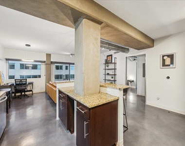 800 Brazos St - Photo Thumbnail 1