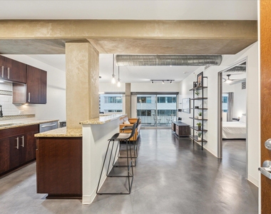 800 Brazos St - Photo Thumbnail 2