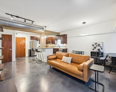 800 Brazos St - Photo Thumbnail 6
