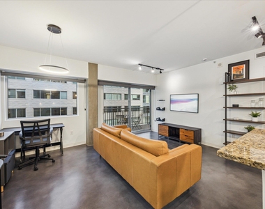 800 Brazos St - Photo Thumbnail 5