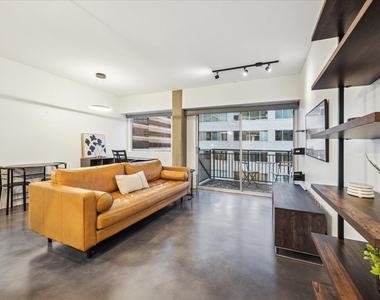 800 Brazos St - Photo Thumbnail 4