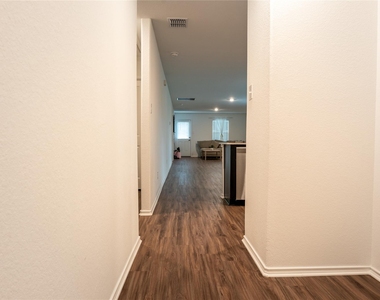 406 Halfmoon Dr - Photo Thumbnail 7
