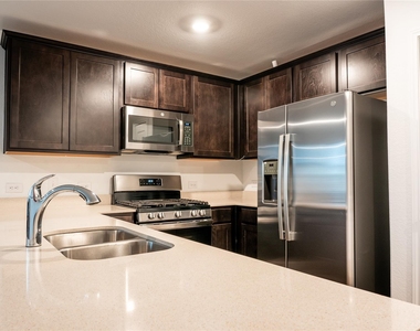 406 Halfmoon Dr - Photo Thumbnail 4