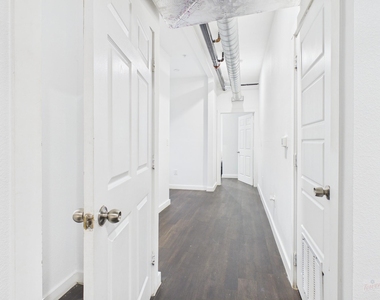 1010 W 26th St - Photo Thumbnail 13