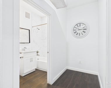 1010 W 26th St - Photo Thumbnail 11
