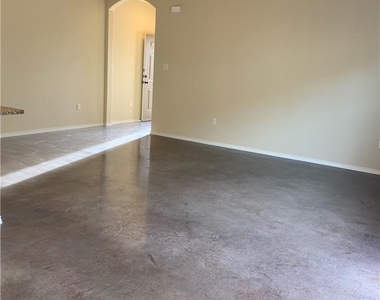 379 Joanne Loop - Photo Thumbnail 11