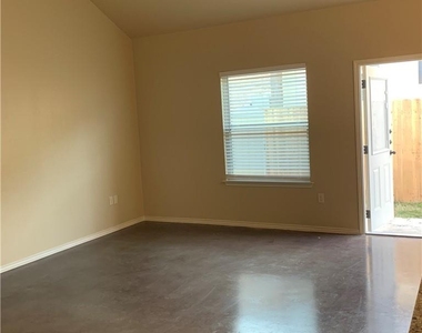 379 Joanne Loop - Photo Thumbnail 9