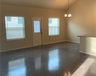379 Joanne Loop - Photo Thumbnail 5