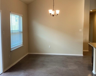 379 Joanne Loop - Photo Thumbnail 15