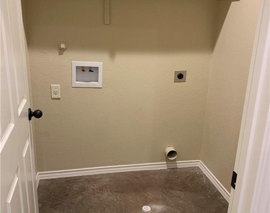 379 Joanne Loop - Photo Thumbnail 34