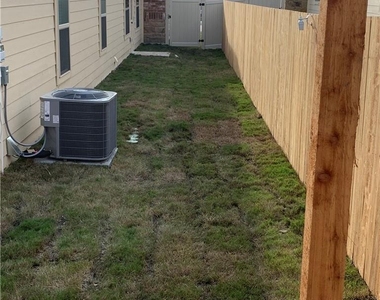 379 Joanne Loop - Photo Thumbnail 35