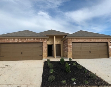 379 Joanne Loop - Photo Thumbnail 1