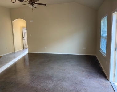 379 Joanne Loop - Photo Thumbnail 12