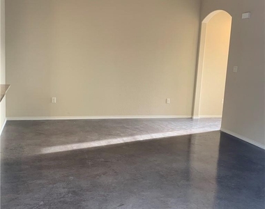 379 Joanne Loop - Photo Thumbnail 7