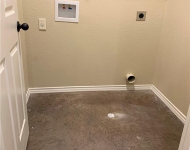 379 Joanne Loop - Photo Thumbnail 33