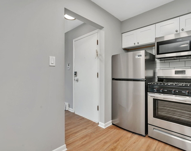 909 Plainfield Road - Photo Thumbnail 2