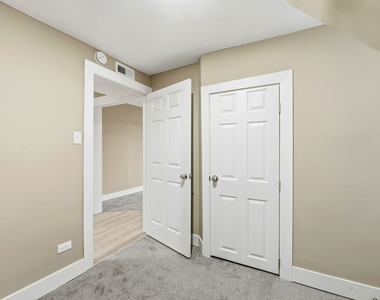 1217 N Harding Avenue - Photo Thumbnail 6