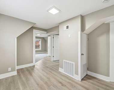 1217 N Harding Avenue - Photo Thumbnail 4