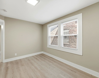 1217 N Harding Avenue - Photo Thumbnail 3