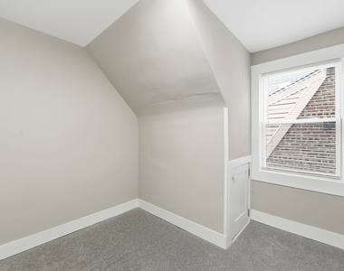 1217 N Harding Avenue - Photo Thumbnail 9