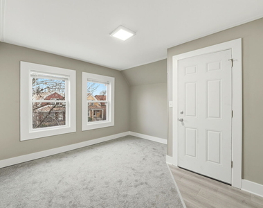 1217 N Harding Avenue - Photo Thumbnail 2