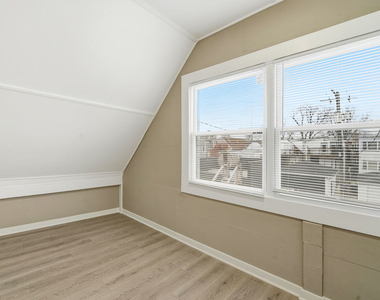 1217 N Harding Avenue - Photo Thumbnail 12