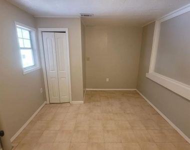 3728 Loren Drive - Photo Thumbnail 4
