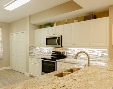 10700 Ravenna Way - Photo Thumbnail 9
