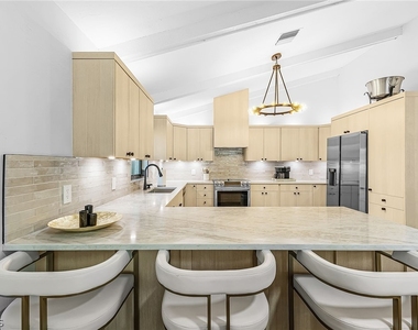 663 110th Avenue N - Photo Thumbnail 8