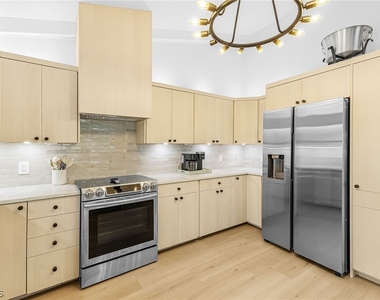663 110th Avenue N - Photo Thumbnail 6