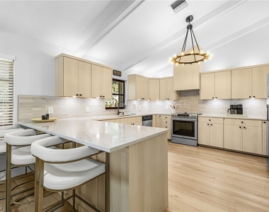 663 110th Avenue N - Photo Thumbnail 4