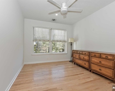 203 Central Park - Photo Thumbnail 19
