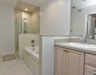 203 Central Park - Photo Thumbnail 16