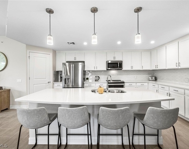 172 Indies Drive E - Photo Thumbnail 7