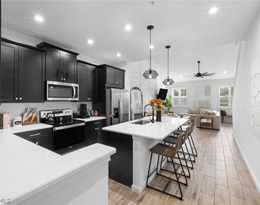 4714 Arboretum Circle - Photo Thumbnail 2