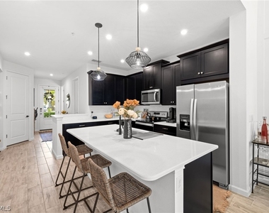 4714 Arboretum Circle - Photo Thumbnail 5