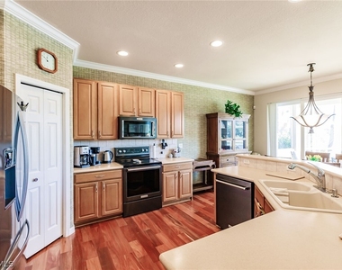 7859 Berkshire Pines Drive - Photo Thumbnail 11