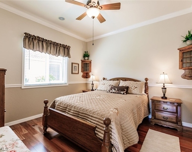 7859 Berkshire Pines Drive - Photo Thumbnail 15