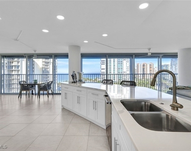 4041 Gulf Shore Boulevard N - Photo Thumbnail 11