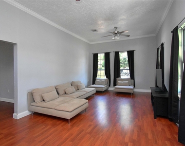 504 Green Street - Photo Thumbnail 3