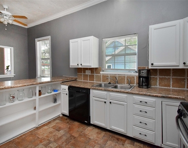 504 Green Street - Photo Thumbnail 7