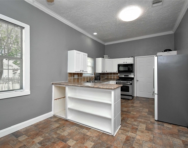 504 Green Street - Photo Thumbnail 6