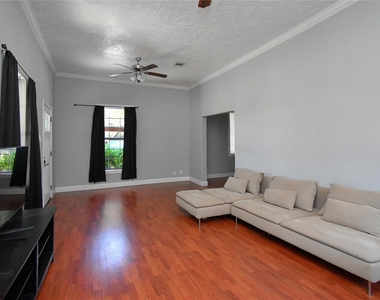 504 Green Street - Photo Thumbnail 4