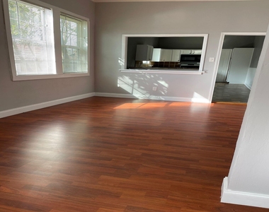 504 Green Street - Photo Thumbnail 5